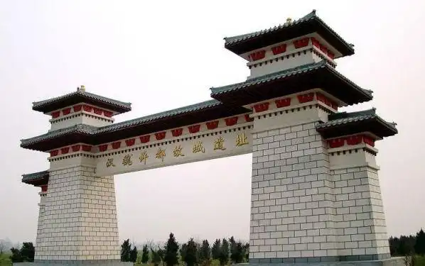 2007年许昌市统一规划,投资100万元对汉魏许都故城遗址公园进行整体的