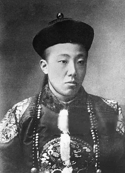 原创同治皇帝载淳的一生就和自己的年号一样"同治"悲催的傀儡皇帝