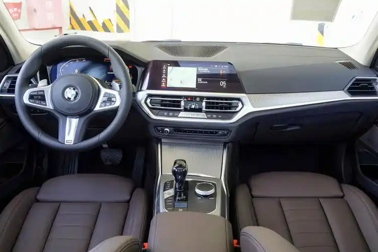 宝马3系改款 325i m运动曜夜套装中控台整体