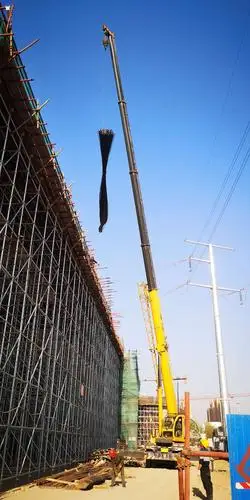 吊车吊钢筋