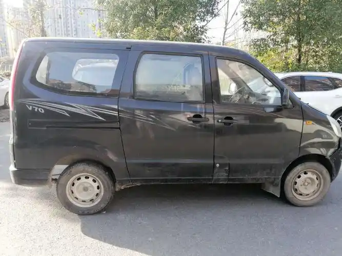 一汽佳宝v70面包车05万甩卖