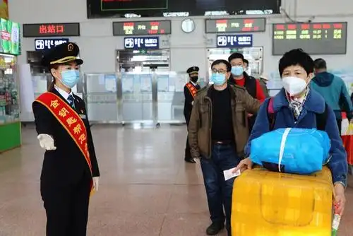 当日下午,k1302次满洲里——北京旅客列车驶出站台,这是复产复工后