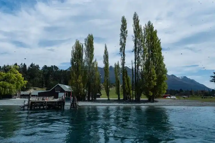 新西兰游之皇后镇 写美篇雪山,湖泊,渡口 湖光山色 皇后镇田园风光之