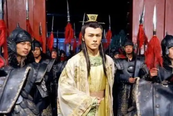 李典仅仅抵抗了不到十招,就被甘宁一刀,磕飞了手中的兵刃