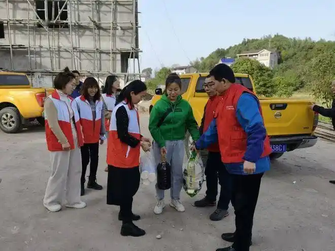 桃源县漆河镇开展走访慰问困难群众主题党日活动_基层_仙人山_方晴