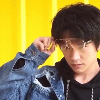 易烊千玺gif帅气gif墨镜gif可爱gif