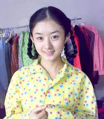 赵丽颖遭前经纪人揭底:以前穷干那事