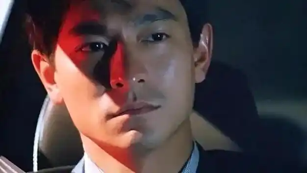 62岁刘德华近照老态龙钟头发花白啤酒肚显现一脸愁容网友震撼