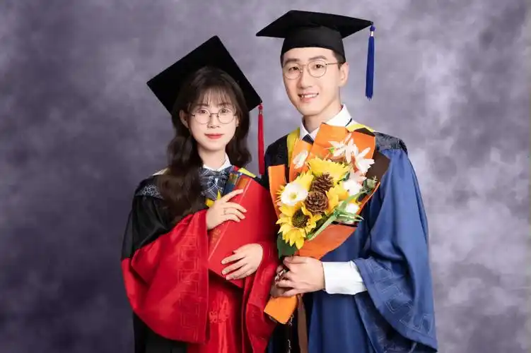 天真蓝学位服照|博士毕业啦9595