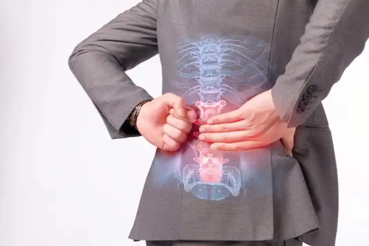 年纪轻轻什么都不突出就腰间盘突出