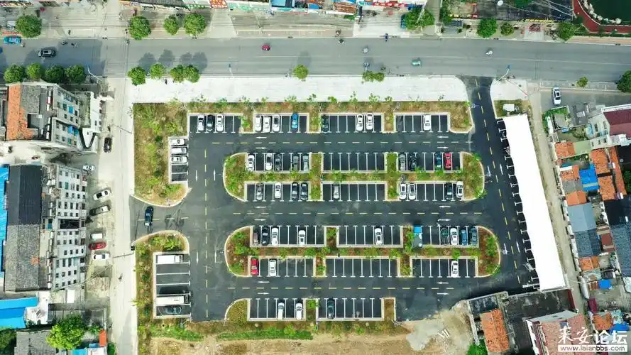 5, 该停车场集生态,绿化,消防于一体,管理组织完善,各种车场应急方案