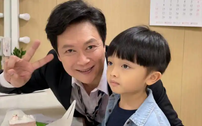 【黄金岁月 | 花絮】臣臣送王灿爸爸父亲节礼物-影视综视频-搜狐视频