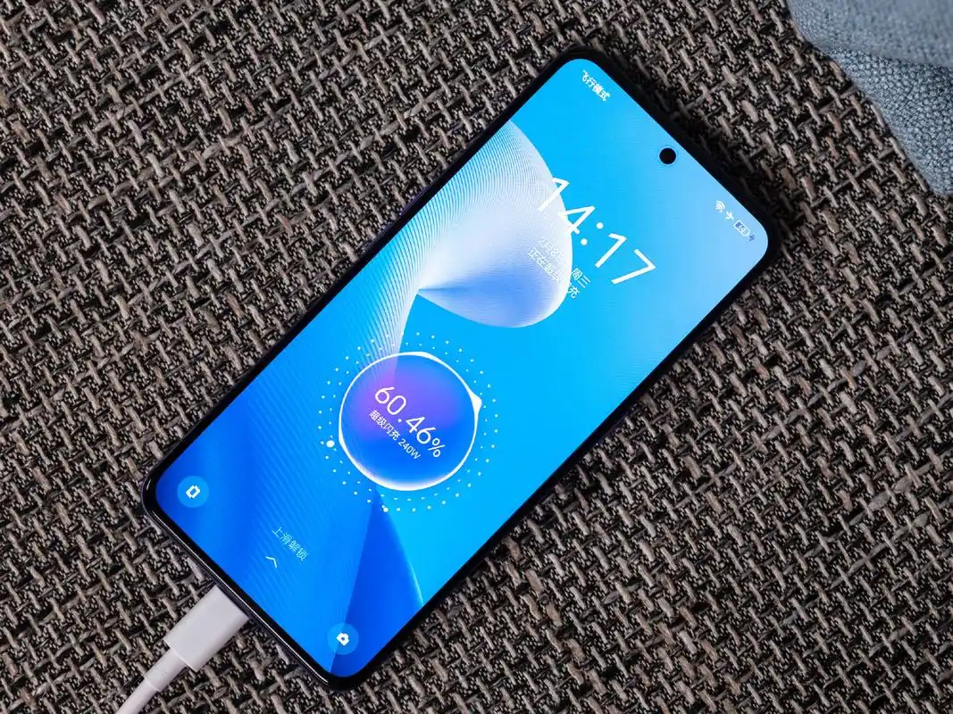 旗舰回归!realme真我gt5旗舰手机官宣,8gen2 240w 1tb