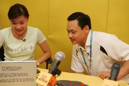 图文-前方聊天室:占旭刚vs莫慧兰 查看网友提问