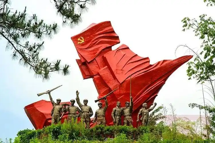 尹弘在信阳调研时指出 铭记大别山光辉历史 全面打赢脱贫攻坚战