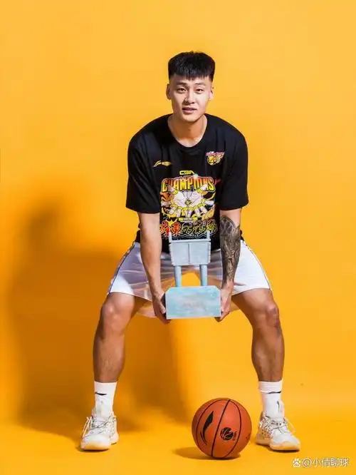 蒋兴权指导离开辽宁队,赵睿转会陷入僵局,郭艾伦回应质疑