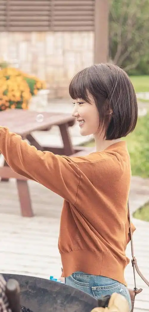 细数毛晓彤在《三十而已》中的服饰,感觉她每件都是乖乖女的形象_look