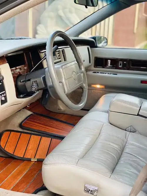 经典的93年凯迪拉克弗利特伍德 铁皮顶 5.72米长