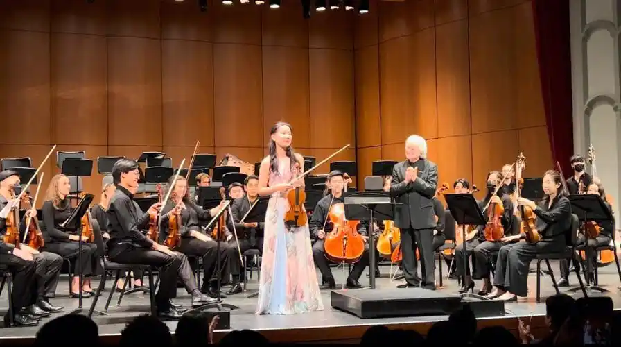 clair执棒usc桑顿音乐学院交响乐团演绎莫扎特,尼尔森与拉赫马尼欧蝌