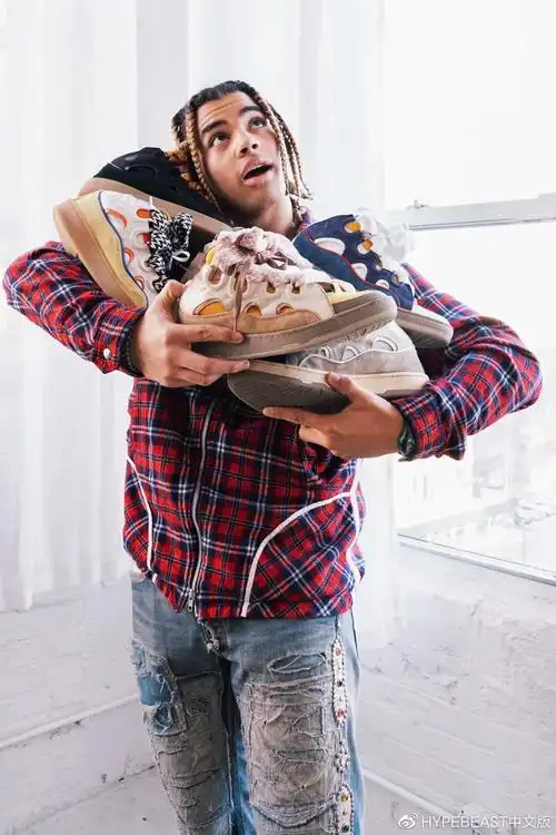 2kgoldn 自称第一个穿 lanvin curb 的说唱歌手.