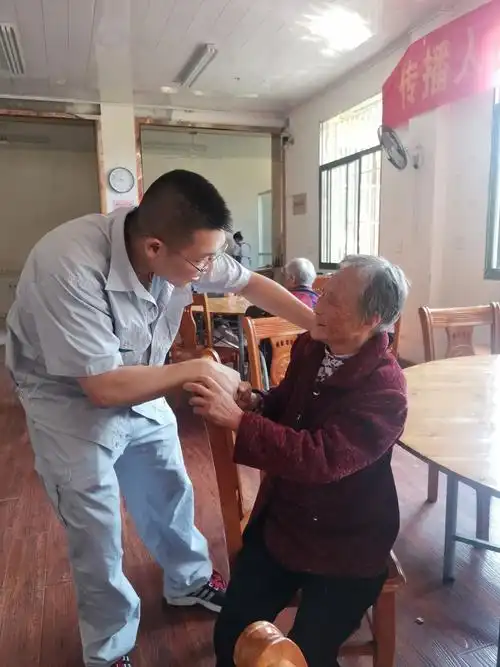 "关爱老人,奉献爱心"——中储棉永安有限公司团支部主题团日活动