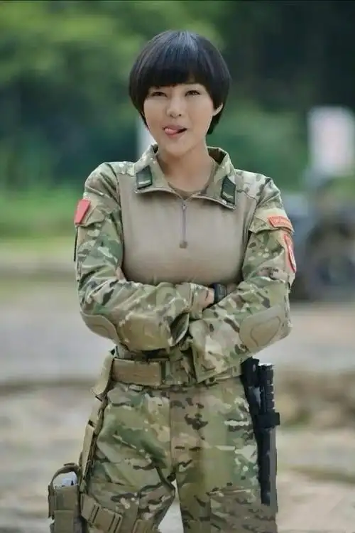 特种兵之火凤凰里的田果从村姑蜕变成女神如今戏约不断