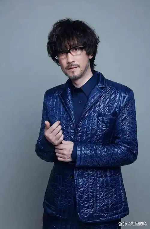 无数人心目中的小刚,是承载着很多人青春回忆的情歌教父周传雄,也是能