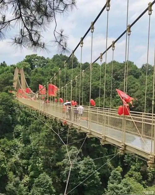 自驾荣威i5打卡迎龙峡景区