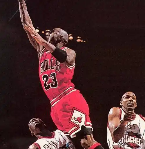 乔丹的的后仰跳投是绝技,朴实无华,但很难学,还致命_球员_动作_投篮