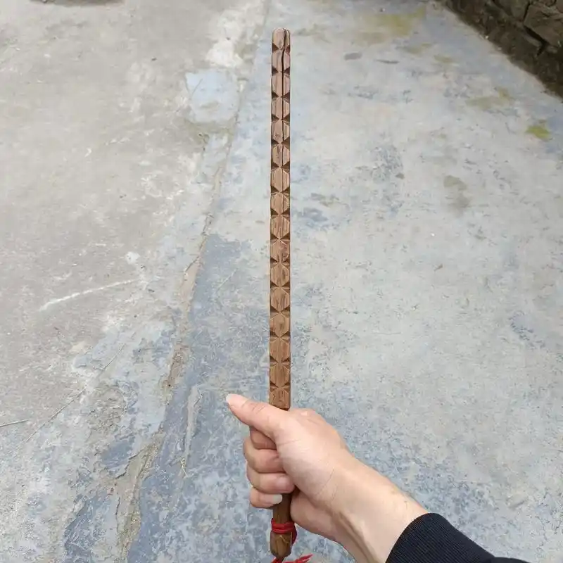 桃木打神鞭#老物件老情怀 #民俗老物件怀旧收藏 #农村老物件 - 抖音