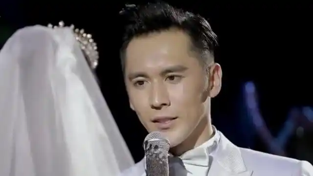 婚礼现场,张伦硕直言自己太年轻,钟丽缇不停摇头!