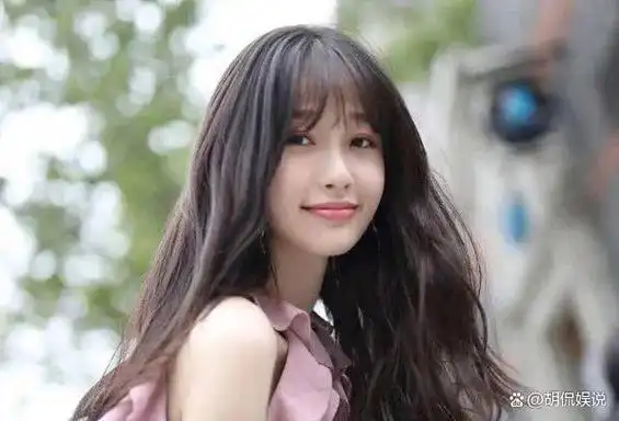 刚出道的虞书欣,毫无名气,为了能演戏,她努力搜集各种资料,下载可以