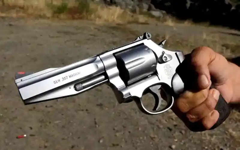 史密斯韦森公司走量型左轮手枪,有颜值有性能,m686你知道吗