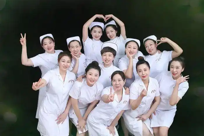 朔州市人民医院产房护士集体工作中,她们是最完美的搭档;闲暇时,她们