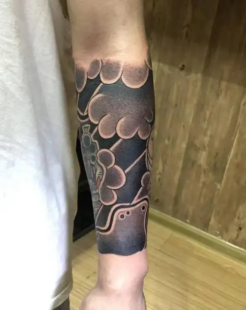 老传统包小臂纹身图片_手臂老传统纹身图案