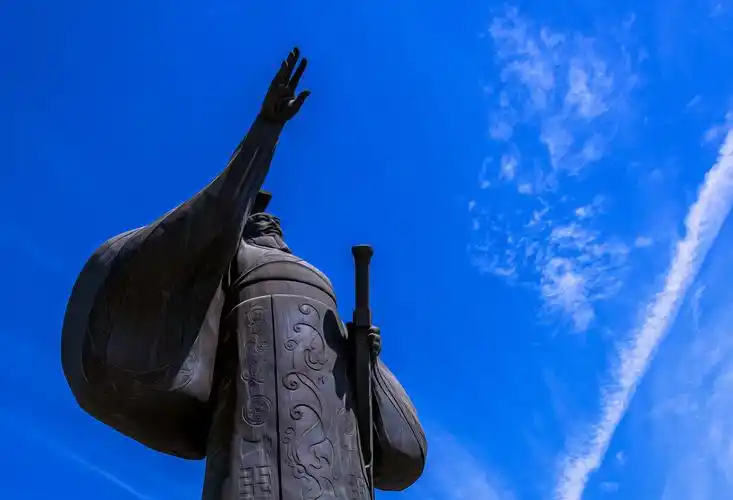 汉武雄风到西安汉城湖景区拍照有一汉武帝的雕塑高大雄伟非常有气势那