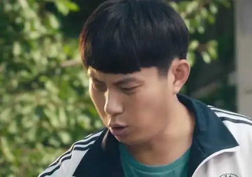 夏洛特烦恼:大春真的傻吗?有个细节看似随意,却透露他的心机!