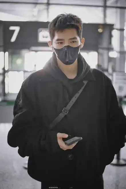 希望王安宇可以把寸头的造型进行到底!