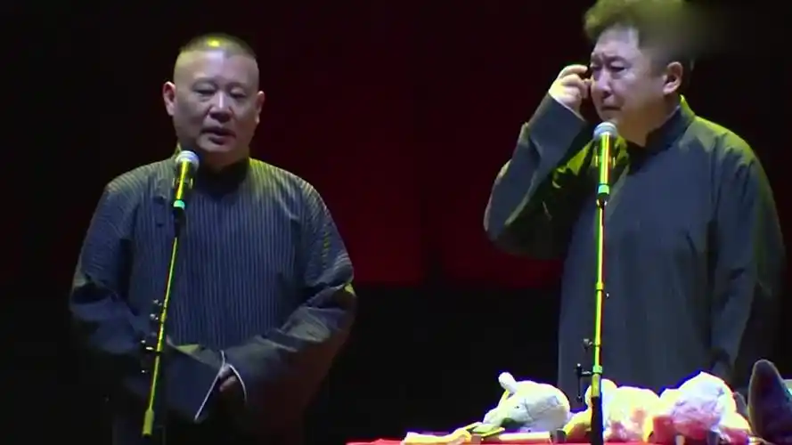 郭德纲爆笑调侃嫂夫人满身的大汉把于谦急得都语无伦次了