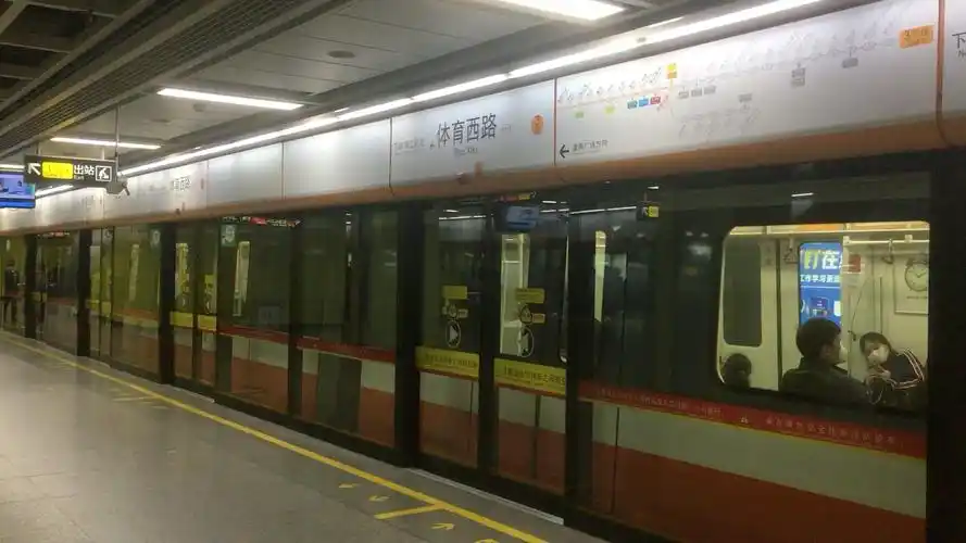广州地铁3号线b1型列车01-02体育西路出站