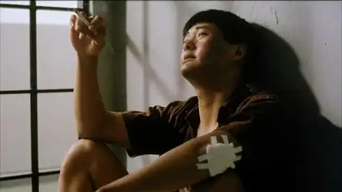 4监狱风云:周润发演技炸裂!雄哥陷害他,这个眼神太可怕