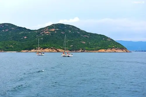 夏天快到了,接下来的五一和端午假期,很多人都在摩拳擦掌,准备去海边