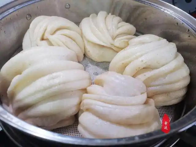自己蒸馒头蒸花卷,寻找不光滑有麻点原因,我曾怀疑是面粉的问题