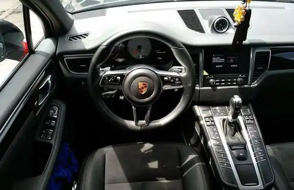 7万 #同级pk: 试驾了奔驰glc amg和保时捷 macan,两辆车的操控都很