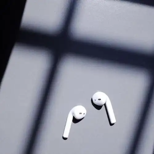 「 耳机是人类的避难所 音乐是心脏的救命丸 」