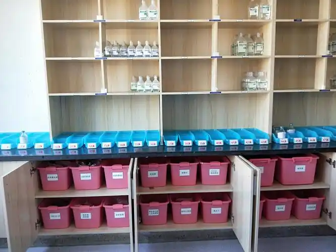 摆放有序,标识明显的治疗室