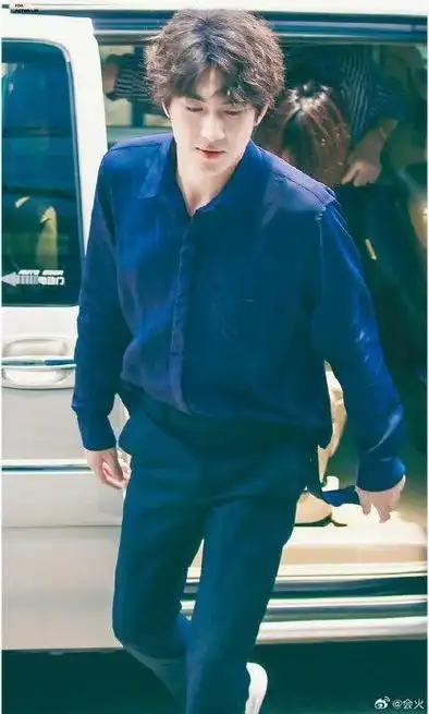 林更新更新简介,更新成999999亿少女的梦了