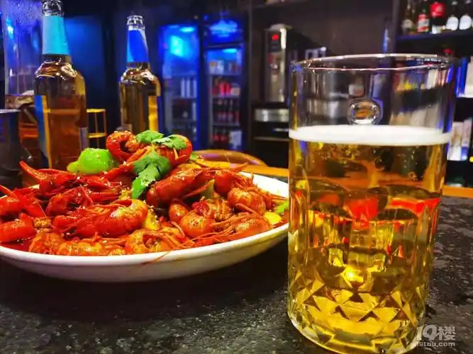 啤酒和龙虾更配哦表情