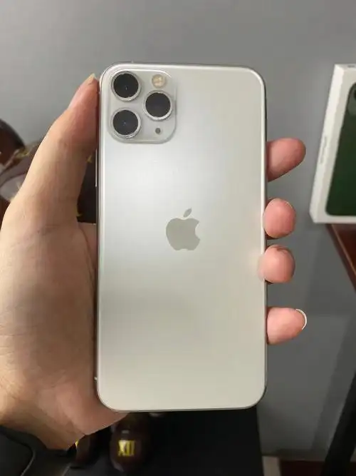 苹果11pro白色真好看