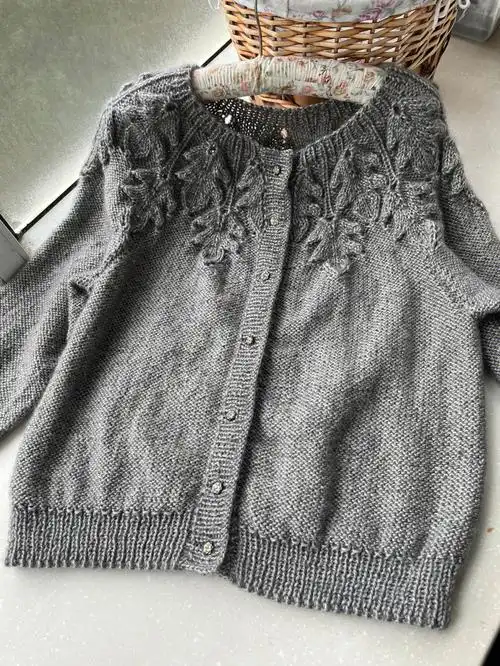 门襟挑了107针美中不足,领子织大了,改不了,建议